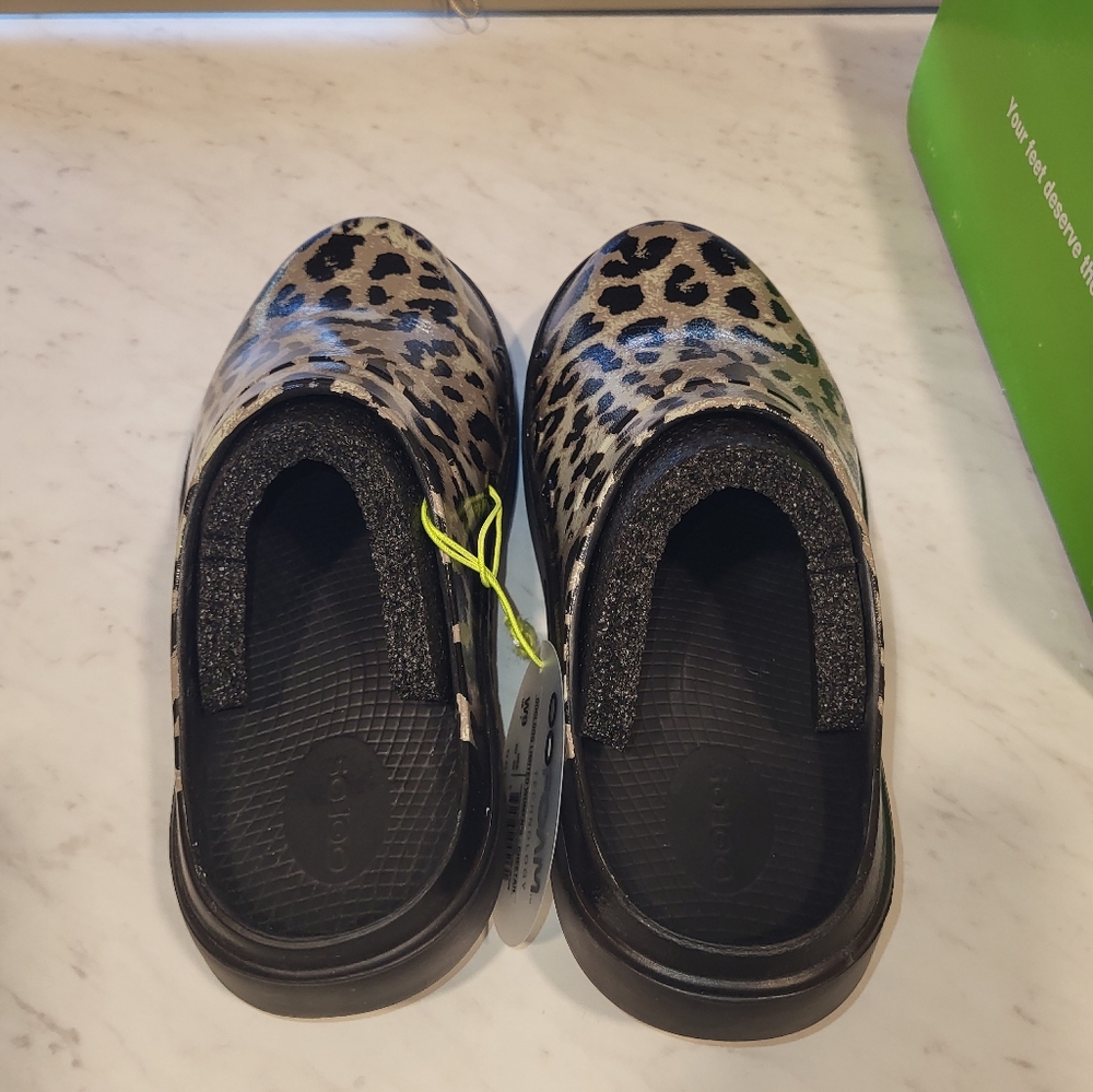Oofos Clogs